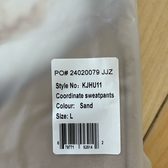 Comfrt Sweatpants size L color Sand (first picture) - Picture 7 of 7
